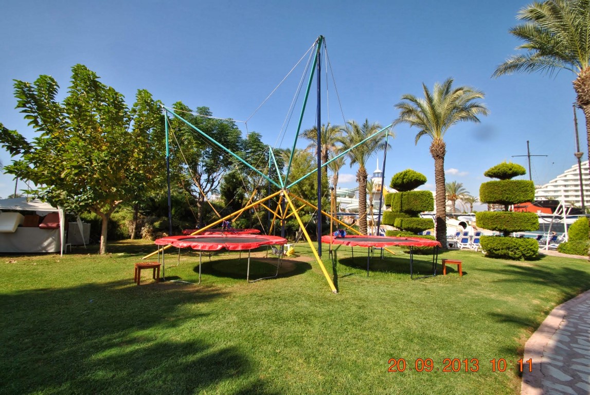 imagini hotel TITANIC LARA